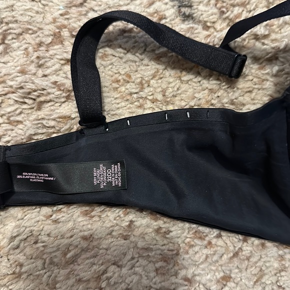 Victoria’s Secret Very Sexy Plunge Bra - Picture 4 of 4